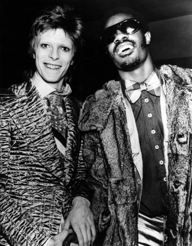 UNITED STATES - JANUARY 01: USA Photo of David BOWIE and Stevie WONDER, David Bowie with Stevie Wonder c.1973 (Photo by Echoes/Redferns)